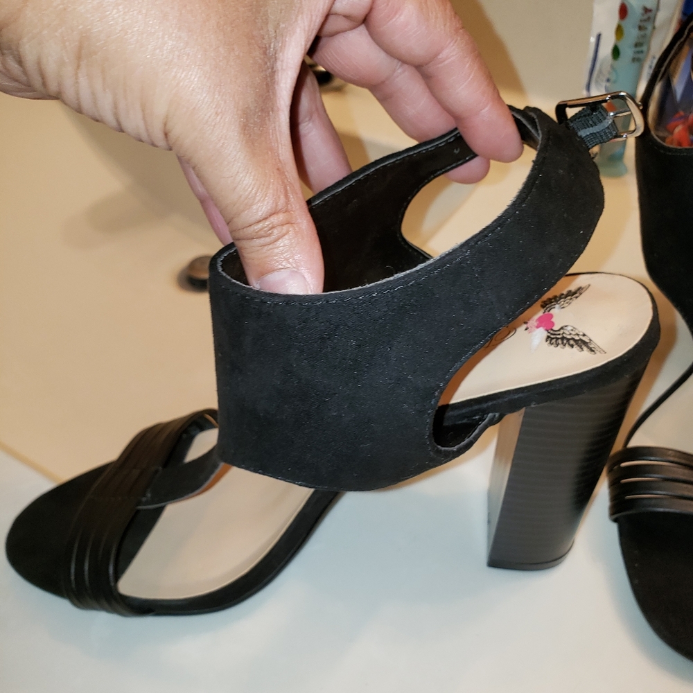 Shoes - Picture 3 of 4